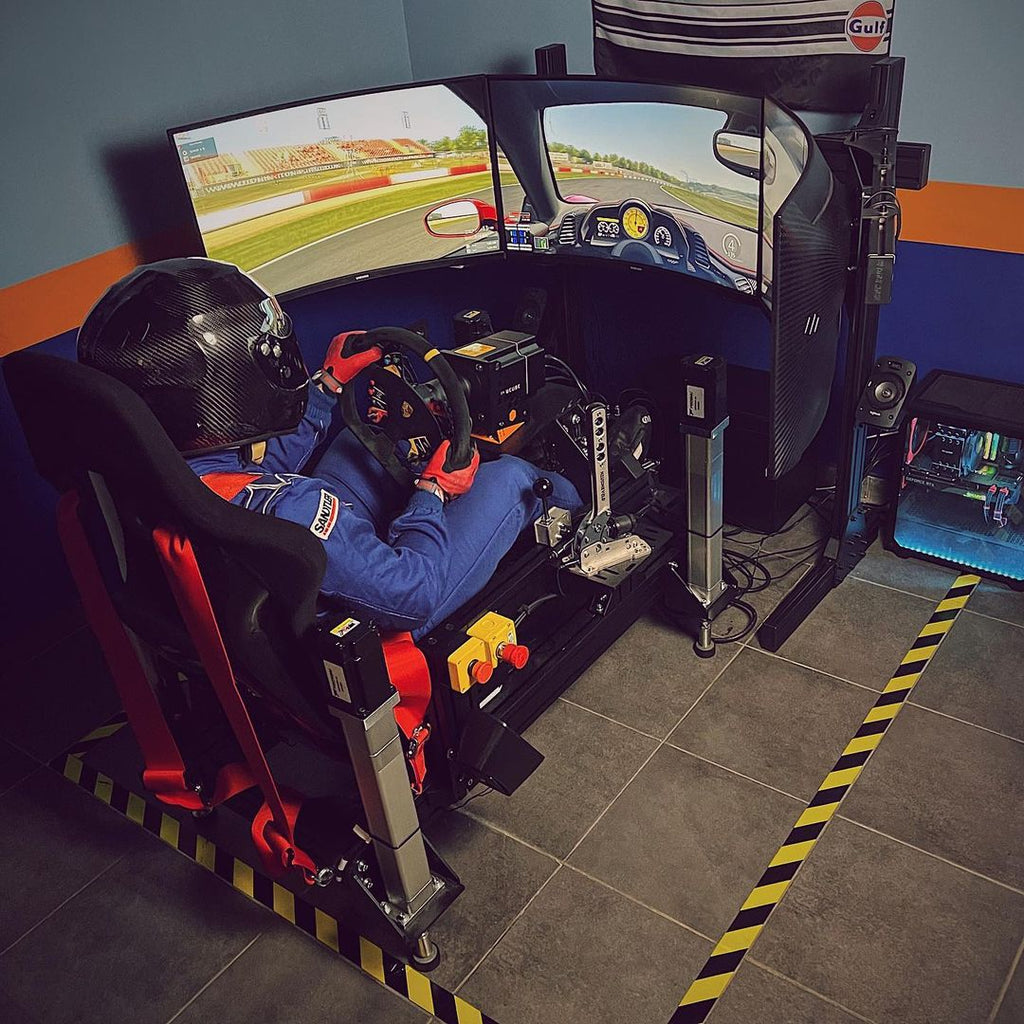 Introducing the Ultimate Motion Car Simulator: A Fusion of Realism and Retro Classics!